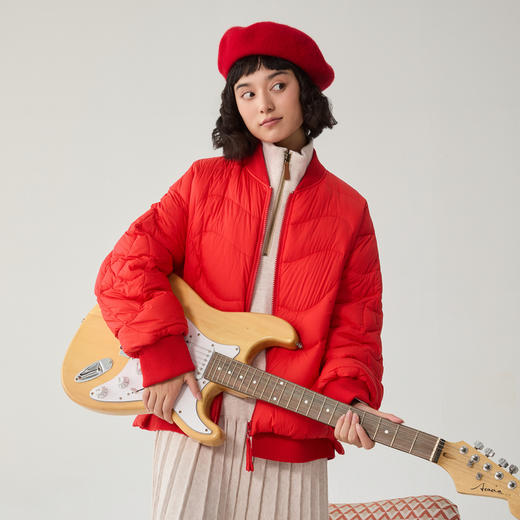 谜底大红色羽绒服女2024冬新品新年红宽松棒球领鸭绒服244MY1489 商品图0