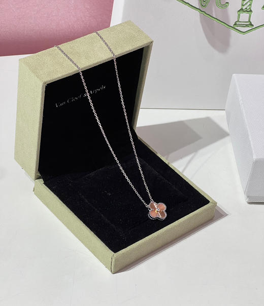 VCA 24圣诞限定镭射四叶草项链110104 商品图6