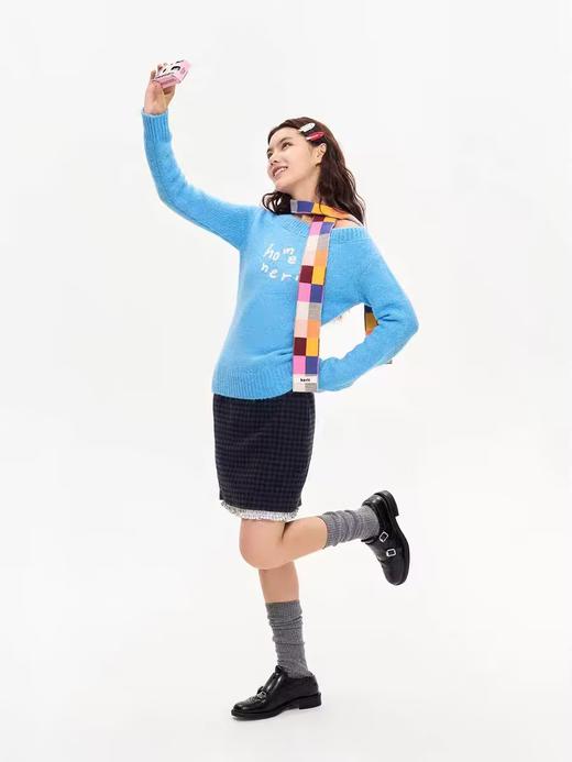 heris/H44103a/H44103b/H44103c/手写标语刺绣 一字肩慵懒氛围感毛衣 商品图3