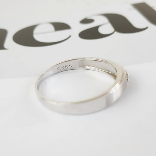 【天然正品】周大生AU750白金时尚经典拉丝款0.040克拉钻石戒指情侣对戒22号（戒圈可改）中性款现售价：1880特价！251024NJM04 商品图6