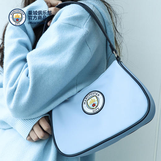 【官方正版】曼城俱乐部 | 队徽蓝腋下包时尚单肩女背包机车包 商品图3