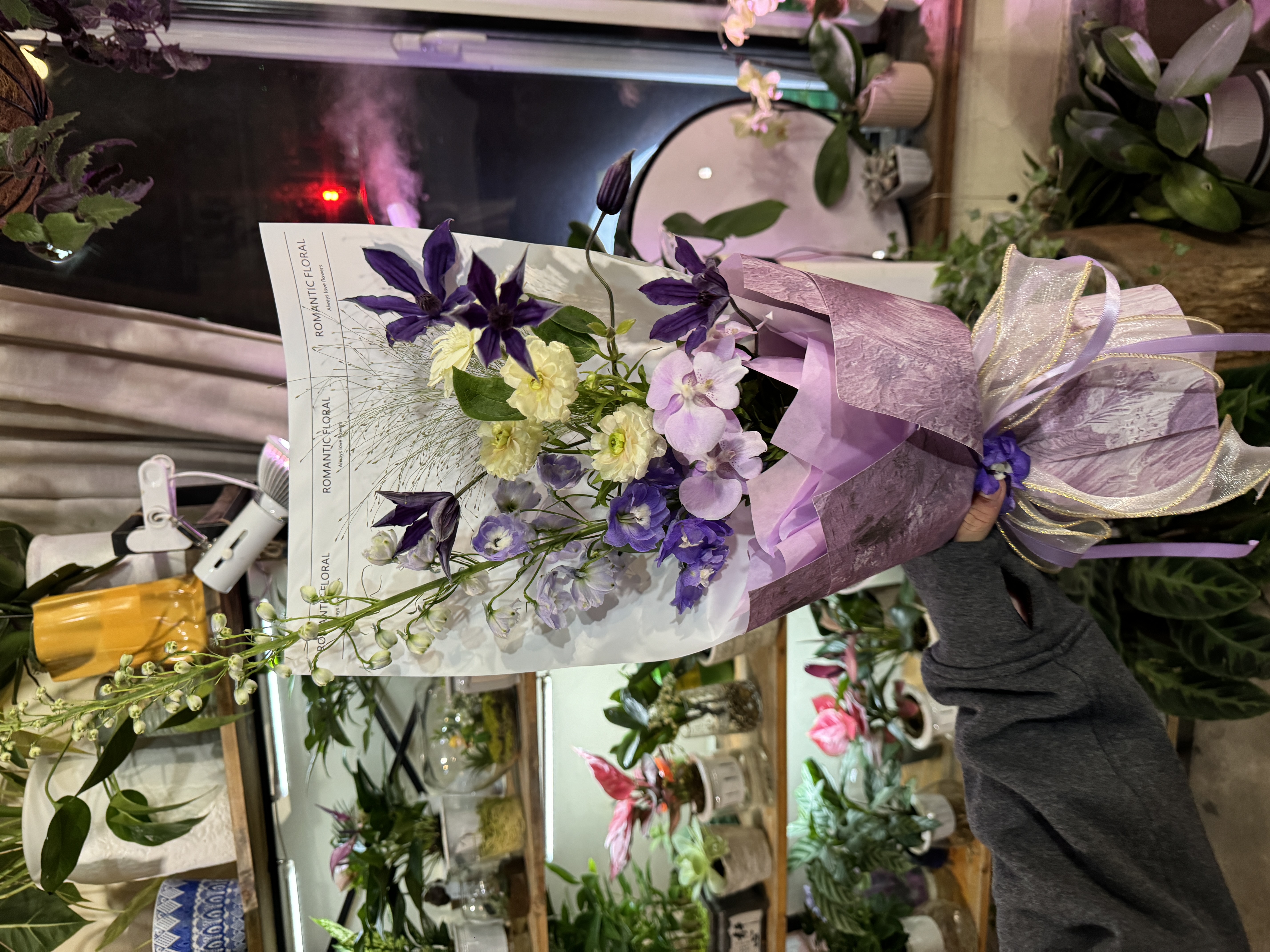 「紫色心情」铁线莲大飞燕等混搭花束（需提前一天预定）