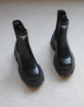 嗖 一大拨儿 哈！女段 意品啪啪哒 开边珠牛皮 轮胎小厚底 中筒 烟筒靴