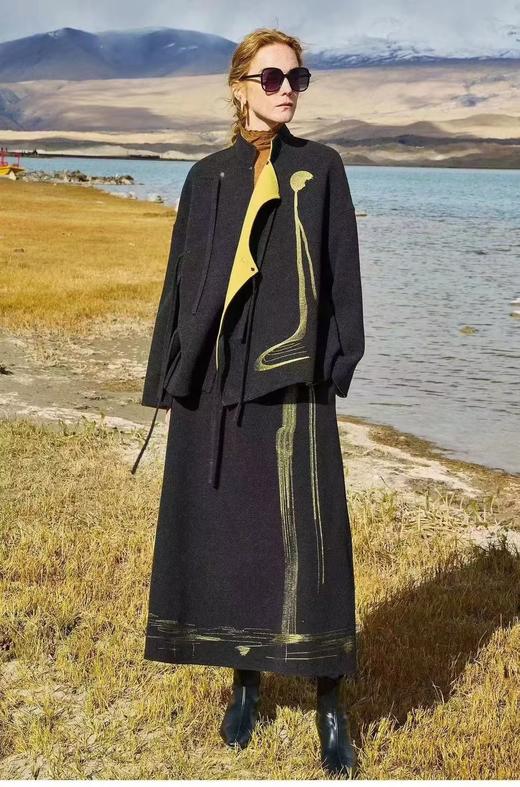 HJ3A68_漆黑色_新中式上衣_四季_国风优雅盘扣刺绣宽松显瘦气质外套_高级女装_BERNIEELEN 伯妮斯茵 商品图6