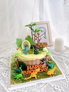 恐龙巧克力淡奶油蛋糕