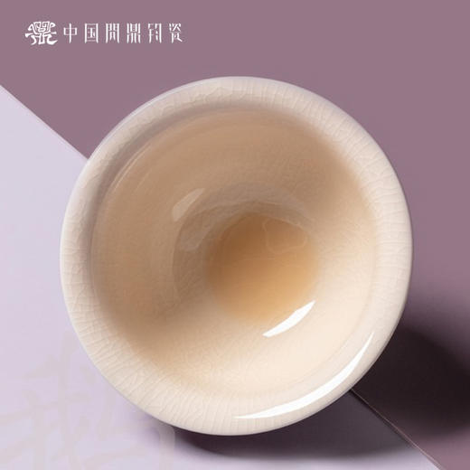 问鼎钧瓷鹅黄精工款压手杯 商品图1