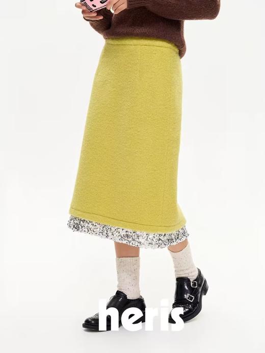 heris/H44116/芥黄色水波纹毛呢 拼接亮片中长半身裙 商品图0