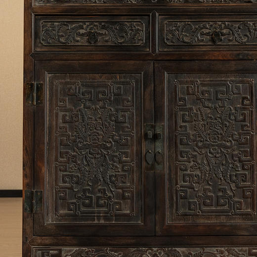 清中期 紫檀满雕云龙纹亮格柜（一对） 商品图2