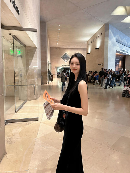 盛唐婧| 黑色丝绒圆领修身长裙 商品图7