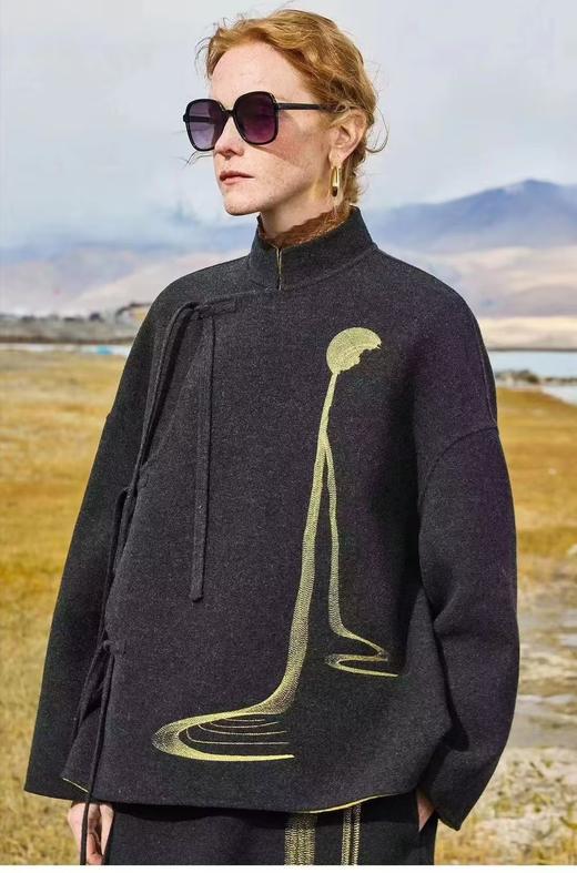 HJ3A68_漆黑色_新中式上衣_四季_国风优雅盘扣刺绣宽松显瘦气质外套_高级女装_BERNIEELEN 伯妮斯茵 商品图3