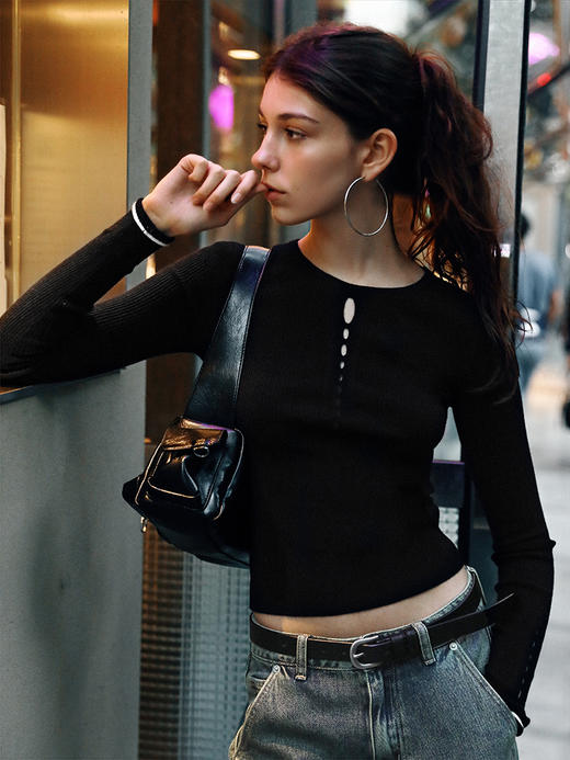 TR她热 锐舞派对 黑色针织拼色镂空弹力设计感辣妹时髦上衣打底衫 商品图1