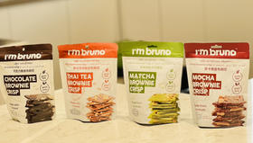 脆皮布朗尼，薄薄一片有饼干的脆，还有巧克力的微苦