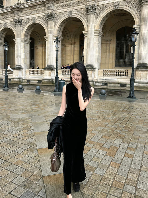 盛唐婧| 黑色丝绒圆领修身长裙 商品图2