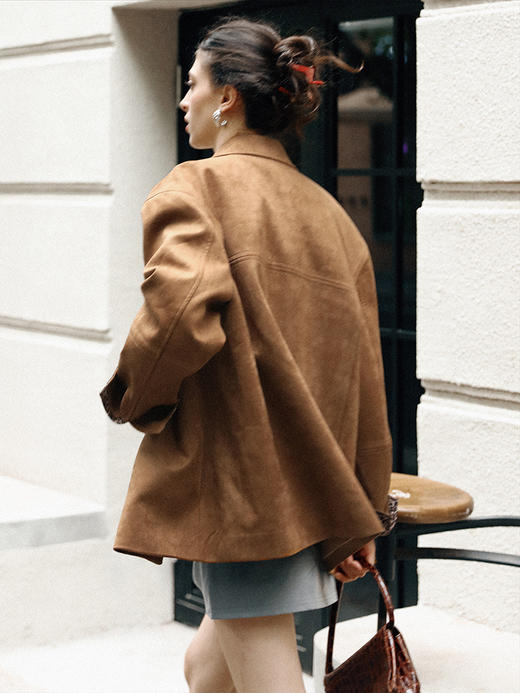 TR她热 豹走女郎 棕色麂皮绒质感拼接豹纹印花叠穿翻领廓形外套 商品图2