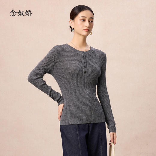 【商场同款】CNK4893“高智灰毛衫” 经典百搭直身型 套头毛衣 宽窄变化罗纹织法 弹力大 定染灰色纽扣 细节彰显品质 外穿内搭 商品图10