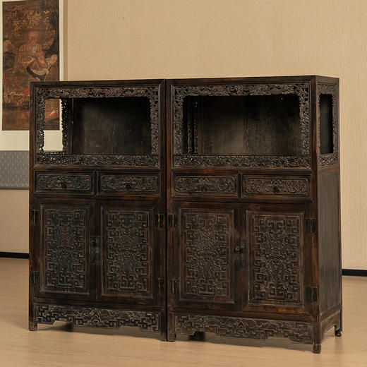 清中期 紫檀满雕云龙纹亮格柜（一对） 商品图4