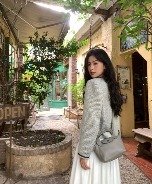 真！小羊皮！专柜3000➕！龙骧小羊皮饺子包！皮感超软糯 ✅超注重细节做工，自用实用，防尘袋包装 ✅柜上经典爆款，12种颜色任选 小身材大能量，超能装，无论怎么穿都好搭️ 商品图12