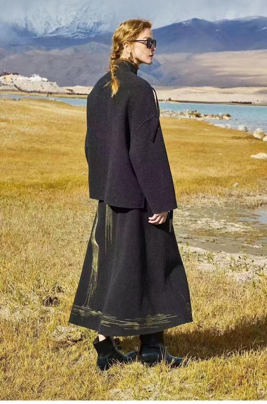 HJ3A68_漆黑色_新中式上衣_四季_国风优雅盘扣刺绣宽松显瘦气质外套_高级女装_BERNIEELEN 伯妮斯茵 商品图5