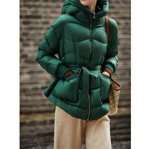拒绝臃肿收腰轻薄！2024 高端鹅绒服！连帽女款面包服女装95白鹅绒羽绒服！ 商品图2