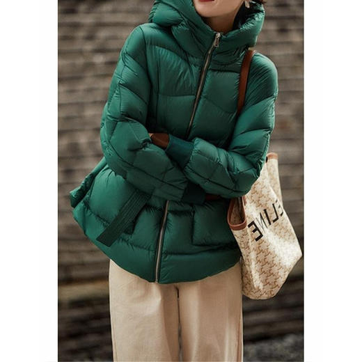 拒绝臃肿收腰轻薄！2024 高端鹅绒服！连帽女款面包服女装95白鹅绒羽绒服！ 商品图1