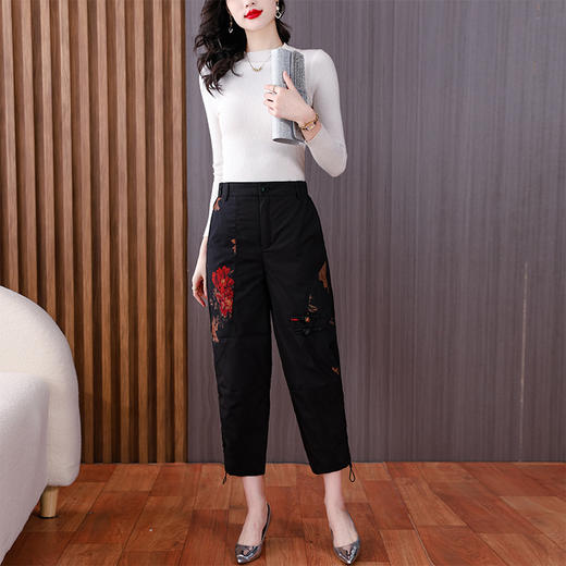 AHMtkne9387 复古民族风印花盘扣棉裤女2024冬季新款宽松显瘦加绒加厚束脚裤 商品图3