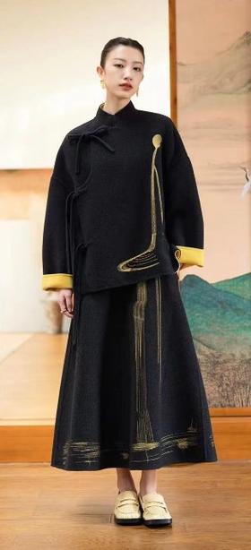 HJ3A68_漆黑色_新中式上衣_四季_国风优雅盘扣刺绣宽松显瘦气质外套_高级女装_BERNIEELEN 伯妮斯茵