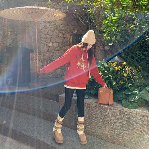 <曾小咸推荐>新品现货秒杀！卖完下架不再补 ！微信粉丝打折价！！酒红色印花加绒连帽卫衣 日常189.99/件 立减100 秒杀89.99/件！！ 商品图1