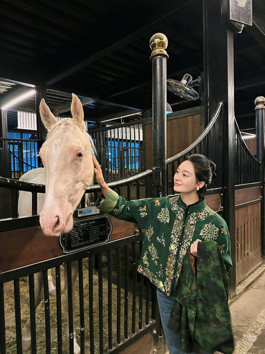 盛唐牡丹| 孔雀宝相鸣春图手推绣外套(限量款-售完不补) 商品图6