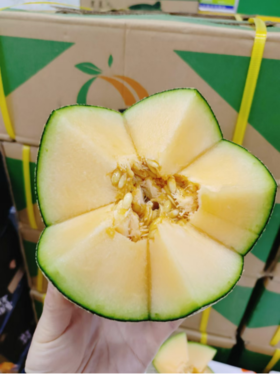 西州蜜瓜2个（有瑕疵介意勿拍无售后）