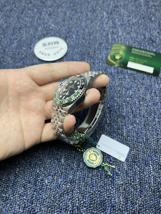 劳力士格林尼治型GMT系列“雪碧圈” 左撇款 男士腕表 原装开模
机芯：搭载改Cal.3285 商品图3