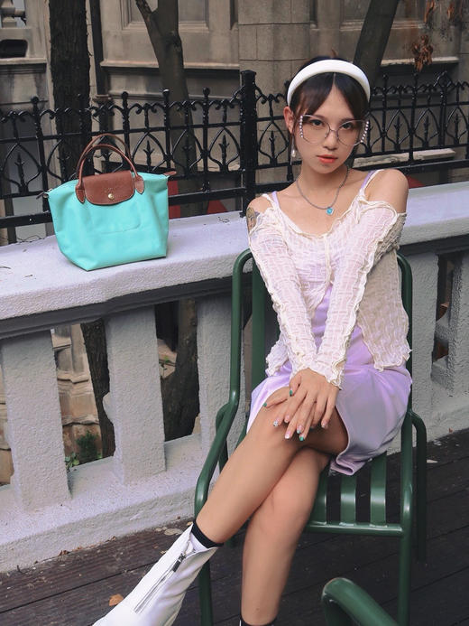 介绍链接【龙骧经典饺子包】⏰年少不知珑骧香🔛实用主义贯穿始终，风格简约随性✅自重超轻没有之一✅防水又能装，一包装所有 容量深不见底✅通勤休闲 可腋下可斜挎背✅很百搭的款式 随便搭什么背都很好看 商品图6