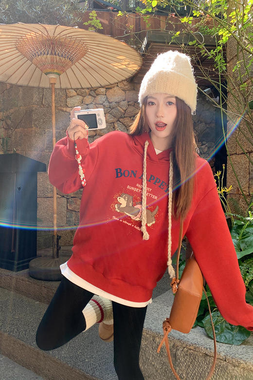 <曾小咸推荐>新品现货秒杀！卖完下架不再补 ！微信粉丝打折价！！酒红色印花加绒连帽卫衣 日常189.99/件 立减100 秒杀89.99/件！！ 商品图5