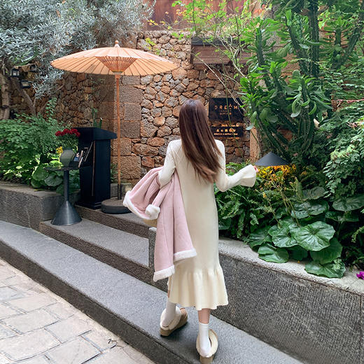 <曾小咸推荐>杏色镂空领毛织连衣裙 日常229.99/件 立减130 秒杀99.99/件！！ 商品图4