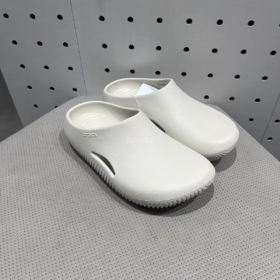 【7折】6楼卡骆驰  CROCS面包Clog吊牌价499元，折后价349元