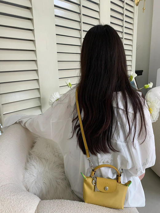 官网💰700+ 送价值¥89的免打孔真皮斜挎背带🙀【龙骧单柄化妆包 可手拎/可斜挎】✅原版材料，原版五金，真皮+防水尼龙！秒杀市面PU版✨22个全新色系加持，搭配各种服装都毫无压力~ 商品图9