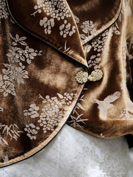 盛唐牡丹| 金棕色喜上眉梢丝绒外套 商品图1