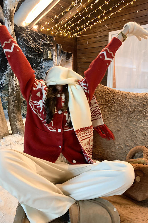 <曾小咸推荐>现货秒杀 ！微信超特价！红色提花系扣毛衣 日常199.99/件 立减110 秒杀89.99/件！！ 商品图5