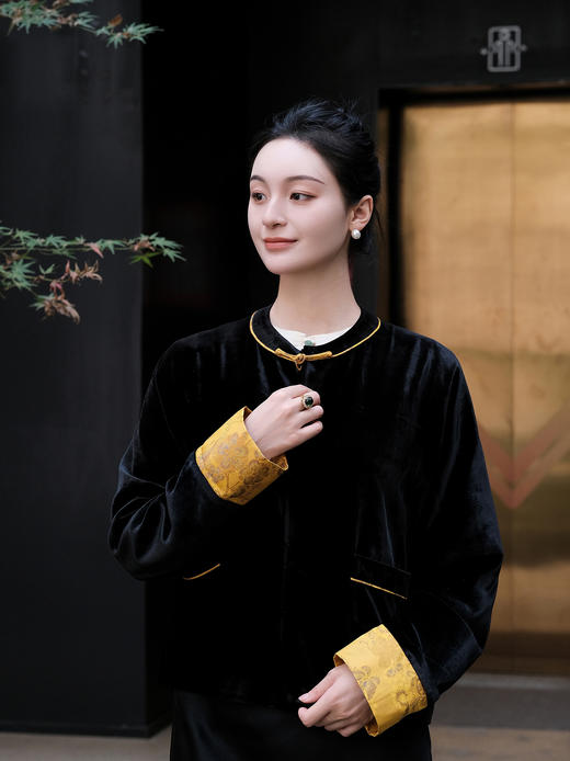 盛唐牡丹| 丝绒拼花香引蝶宋锦袖口外套 商品图3