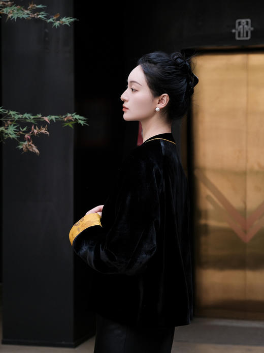 盛唐牡丹| 丝绒拼花香引蝶宋锦袖口外套 商品图4