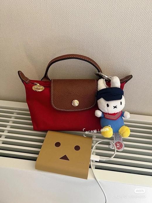 官网💰700+ 送价值¥89的免打孔真皮斜挎背带🙀【龙骧单柄化妆包 可手拎/可斜挎】✅原版材料，原版五金，真皮+防水尼龙！秒杀市面PU版✨22个全新色系加持，搭配各种服装都毫无压力~ 商品图6