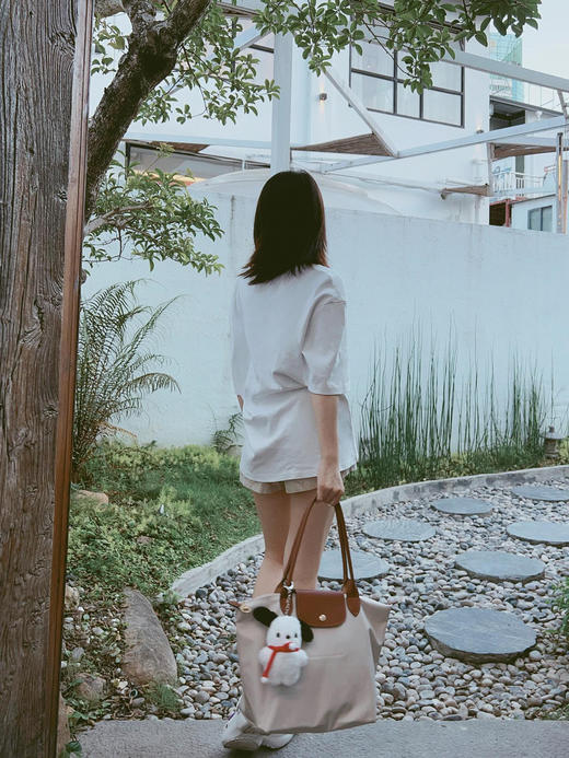 介绍链接【龙骧经典饺子包】⏰年少不知珑骧香🔛实用主义贯穿始终，风格简约随性✅自重超轻没有之一✅防水又能装，一包装所有 容量深不见底✅通勤休闲 可腋下可斜挎背✅很百搭的款式 随便搭什么背都很好看 商品图4