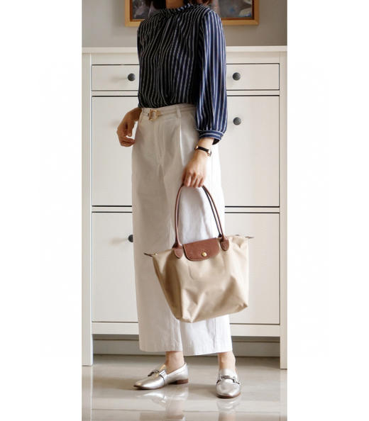 介绍链接【龙骧经典饺子包】⏰年少不知珑骧香🔛实用主义贯穿始终，风格简约随性✅自重超轻没有之一✅防水又能装，一包装所有 容量深不见底✅通勤休闲 可腋下可斜挎背✅很百搭的款式 随便搭什么背都很好看 商品图8