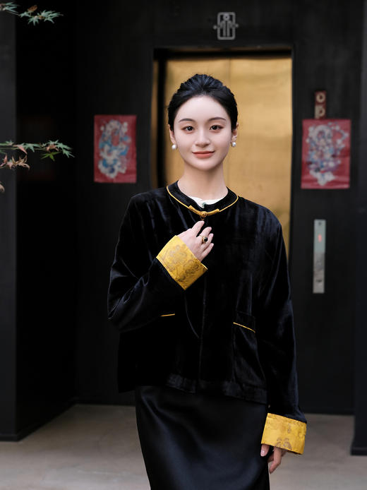 盛唐牡丹| 丝绒拼花香引蝶宋锦袖口外套 商品图5