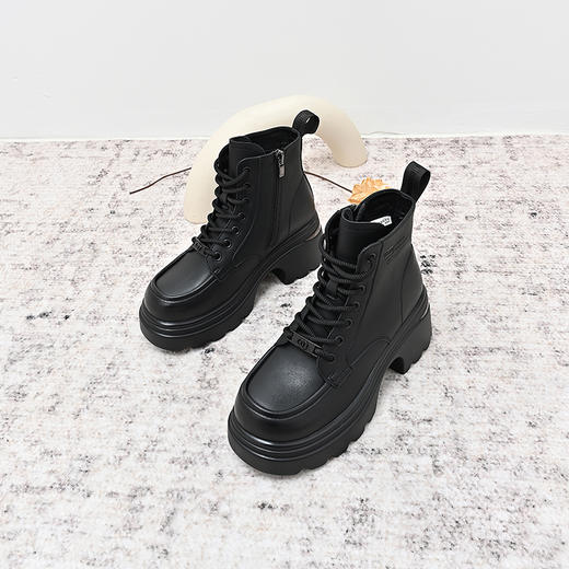 经典鲨2024年冬季新款黑色百搭圆头侧拉链加绒通勤马丁靴女KW163-D58151 商品图3