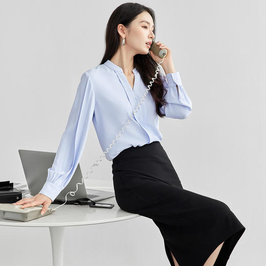 【尚都比拉】职场穿搭灯笼袖V领风琴褶衬衫女长袖-151C57783 商品图2