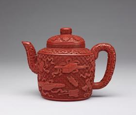 清乾隆 紫砂胎雕漆杂宝纹壶