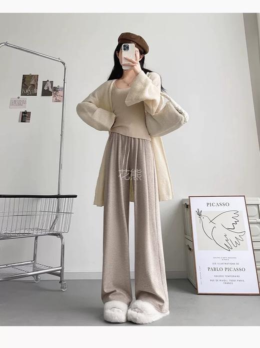 【保暖加厚婴儿绒糯米显瘦抖抖裤】糯叽叽的手感，比针织裤更舒服!内里加了细腻婴儿绒，超柔软，百搭好看抗寒零下，一条过冬，单穿都不会冷 商品图5