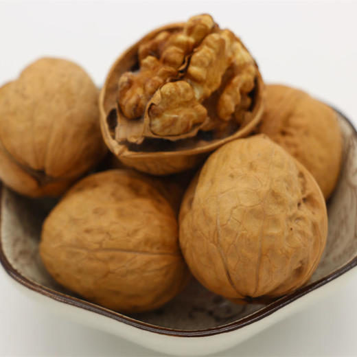 【 新疆阿克苏温宿185纸皮核桃】 今年新货 皮薄如纸 酥脆香甜 个大肉饱满 原色无漂白学生、孕妇、老人、脑力工作者休闲坚果零食 商品图2