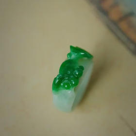 岁月拾遗 花叶青青，翠鸟来访白底青清代老翡翠戒指