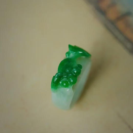 岁月拾遗 花叶青青，翠鸟来访白底青清代老翡翠戒指 商品图0